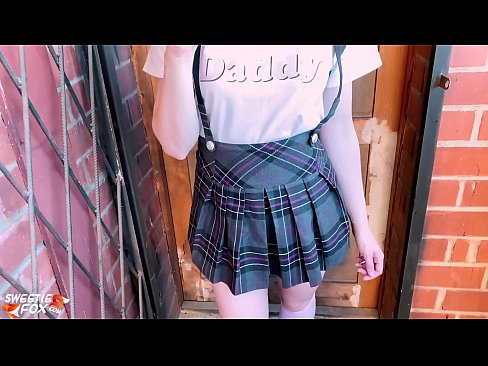 ❤️ Schoolgirl Sucks a dick gu domhainn agus fucks an àite clasaichean. Super porn  leinn